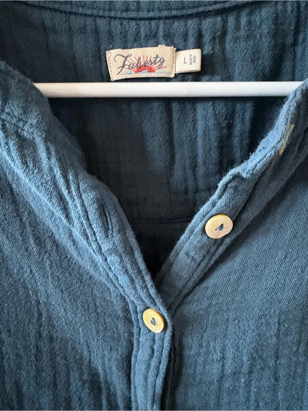Faherty Dream Cotton Gauze Desmond Top - Navy - SZ L - Picture 2 of 3